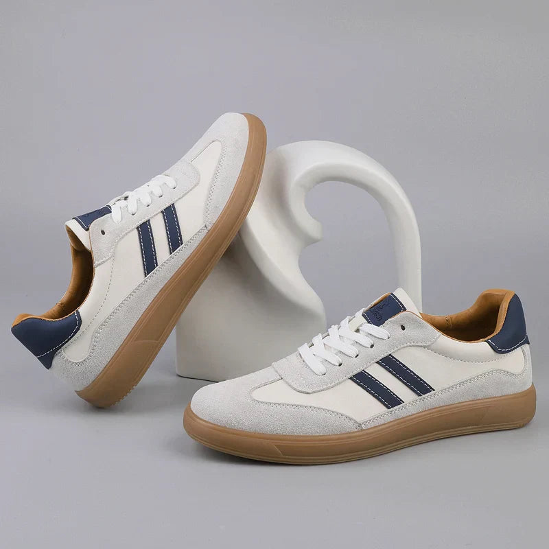 Sneaker in Suede con Collo a v