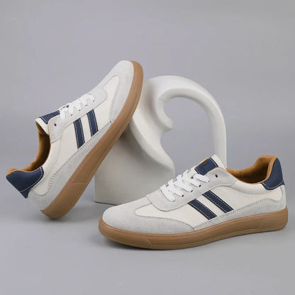 Sneaker in Suede con Collo a v